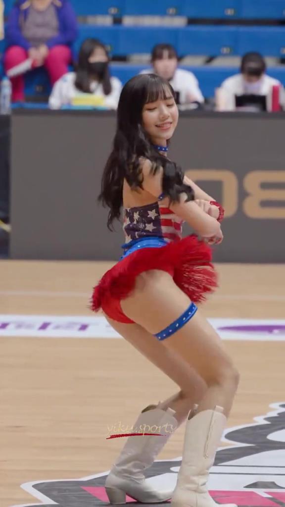 最好的啦啦隊(duì)小姐姐！自信，健康充滿活力！