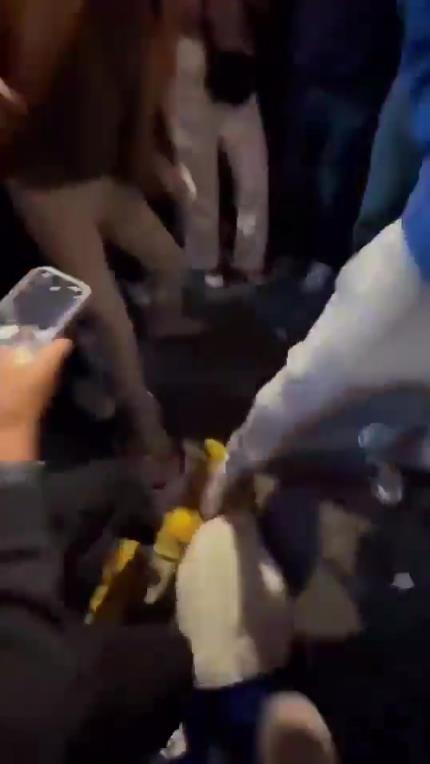 驚！尼克斯大勝步行者后，哈利伯頓遭主場球迷群毆